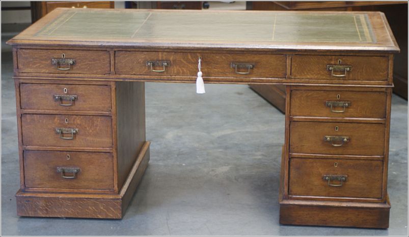 2079 Antique Oak Arts & Crafts Pedestal Desk Front (1)
